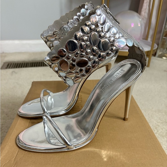 Steve Madden Metallic Silver Heels - Picture 1 of 4